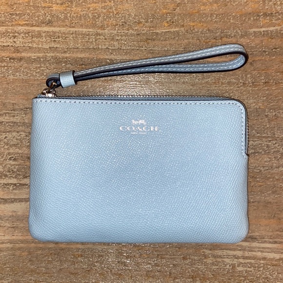 Coach Handbags - NWT COACH Corner Zip Wristlet